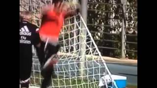 Keylor Navas vs Iker Casillas – entrenamiento [upl. by Alayne205]