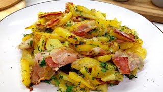 Bratkartoffeln mit Speck in einer Pfanne Ein leichtes und herzhaftes Mittagessen [upl. by Tellford280]