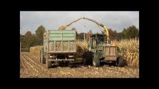 Oorts mais hakselen 2013 met john deere 5830 1 [upl. by Lenaj]