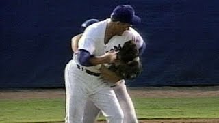 Robin Ventura Nolan Ryan duke it out [upl. by Pence]