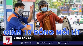 Giá xăng RON 95 giảm 10 đồnglít  VNews [upl. by Ran374]