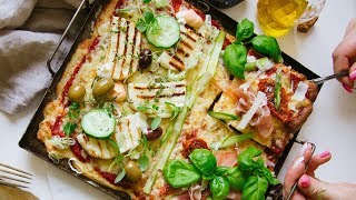 Halloumi amp vitkålspizza halva din halva min [upl. by Eelyam]