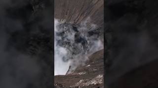 Ein Blick in den aktiven Vulkan Bromo Kraterrand Gunung Mount Bromoactive volcano Indonesia shorts [upl. by End918]