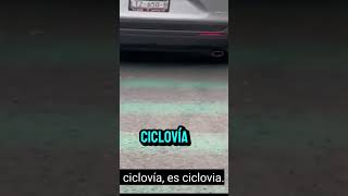 Poblano se estacionó bloqueando una ciclovía y al ser confrontado por un ciclista le respondió [upl. by Eronel]