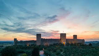 Castello di Monteriggioni dopo il tramonto  Tuscany 4K [upl. by Nossah461]