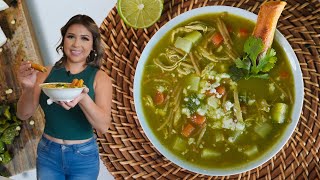 You Need to try this SOPITA DE POLLO CON FIDEO VERDE  Cooking Con Claudia [upl. by Thoer]