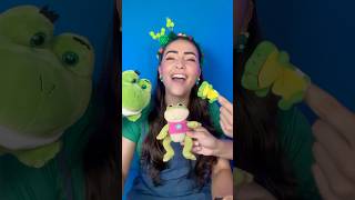 Sapo sapinho sapão  curta e cante com as crianças musicainfantil brinquedos [upl. by Rosenwald]