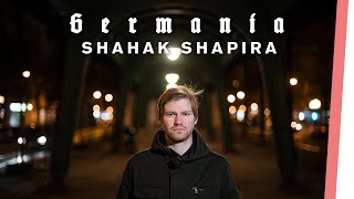 Shahak Shapira über Israel Gasmasken und Galgenhumor [upl. by Ayeka]