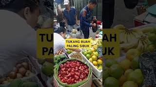 KESIBUKAN TUKANG BUAH SAAT MENCARI NAFKAH yearofshorts [upl. by Zenas723]