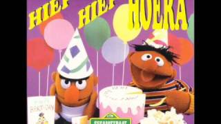 Bert en Ernie  Hiep Hiep Hoera 57 [upl. by Ranip]