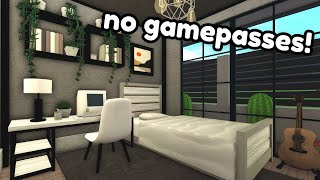 Building a NO GAMEPASS house in Bloxburg [upl. by Hanleigh]