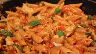 One Pot Pasta Rezept  Hähnchenbrust Tomatensahnesoße  Kochnoob [upl. by Idelson]