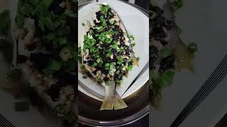 dinnerrecipepompanosteamfishwithmincedgarlicblackbeansspringonionsoysaucedelicious [upl. by Ime]