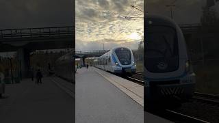 X60 pendeltåg ankommer Huddinge [upl. by Merle]