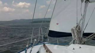 Sailing on a Hunter 285 in the Hudson River [upl. by Yerag]