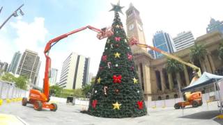 TIMELAPSE Watch Brisbane Citys Christmas Tree being built [upl. by Vitek]