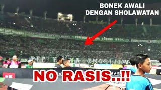 Subhanallah Begini Saat Ribuan Bonek Bersholawat untuk Membuka Laga Persebaya vs PSM makassar [upl. by Ozneral]