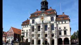 Das Glockenspiel Carillon im Rathaus Lüneburg spielt quotEs war ein Schäfer und eine Schäferinquot [upl. by Marcell776]