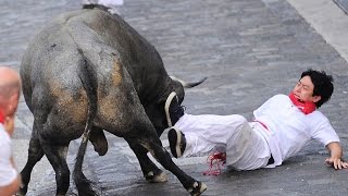 San Fermín 2016 Tercer encierro Las imágenes más espectaculares [upl. by Neelyaj176]