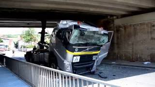 160707 Winterhausen  LKW unter Bahnbrücke festgefahren [upl. by Britteny]