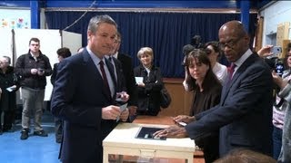 Nicolas DupontAignan a voté à Yerres [upl. by Tezzil]