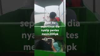 Mesin boet 200pk mencoba untuk nyalip sepit 40pk [upl. by Hardie753]