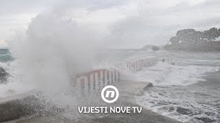 Oluja hara Hrvatskom Zabijelile se Fužine rive pod vodom  Vijesti Nove TV [upl. by Leakcim979]