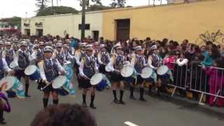 Desfile escolar surco 2013 precursores [upl. by Brucie]