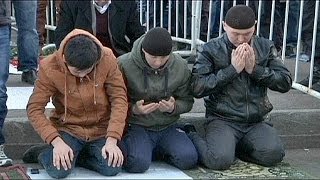 Russland islamisches Opferfest nach rassistischen Ausschreitungen in Moskau unter Schutz [upl. by Asyral]