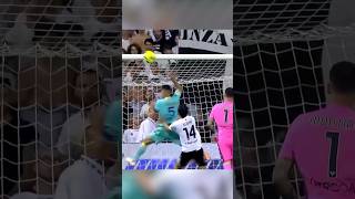 Quando JOGADORES mostram suas HABILIDADES de GOLEIRO😱 [upl. by Navillus]