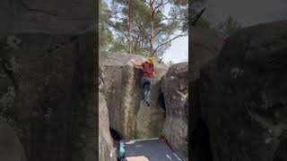 Graviton 7aV6 Roche Aux Sabots fontainebleau boulder [upl. by Miran]