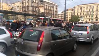 Traffico infernale Napoli piazza garibaldi ore 900 Vigili inesistenti parte 1 [upl. by Delphinia]