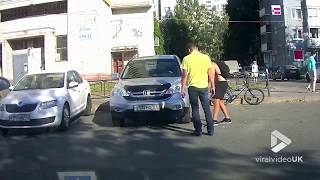 Cyclist and motorist get into angry fight  Viral Video UK [upl. by Ynna]