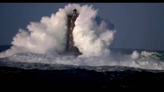 Phare du Four  vagues énormes suite à la tempête Fionn [upl. by Valentina904]