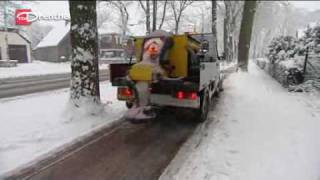 Geen bussen blikschade en problemen bij TNT door sneeuwval in Drenthe [upl. by Greenebaum]