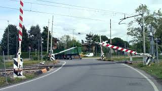 Montello I Passaggio a Livello  Level crossing [upl. by Notgnillew]