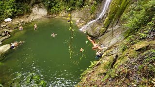 Así saltan al agua en Gozalandia en San Sebastián [upl. by Ayokal709]