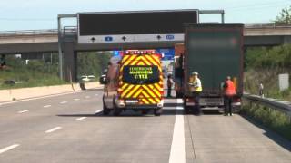 06062014  Mannheim Lkw rammt Pannenfahrzeug auf der A6 [upl. by Monto124]