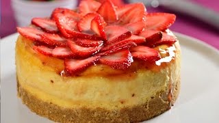 Cómo hacer Pay de Queso Fácil  ¡Cheesecake con Fresas [upl. by Nnyleuqaj]