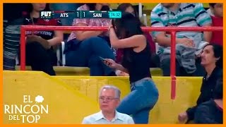 Mujer derritio a fans en pleno partido de Atlas vs Santos [upl. by Netty]