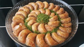 TEK BEZE İLE BİR TEPSİ AY BAKLAVASI👌OKLAVASIZ [upl. by Alodi]