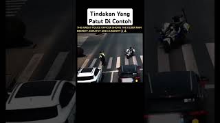 Tindakan Polisi Yang Menghentikan Kendaraan Untuk Mendahulukan Pejalan Kaki yang sudah Lansia [upl. by Calvert]