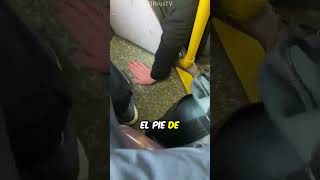 Pasajero CONFRONTA un ACOSADOR en el AUTOBÚS [upl. by Ellehsem]