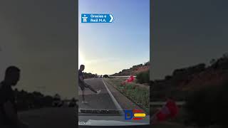 En la carretera tambien hay buenos actos  Dashcams España [upl. by Ailema]