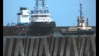 Barge AMT Challenger and tug Eraclea arrive on the River Tyne 12th August 2014 [upl. by Leasi804]