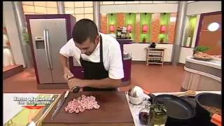 Receta Huevos a la flamenca con chicharrones [upl. by Ydner]