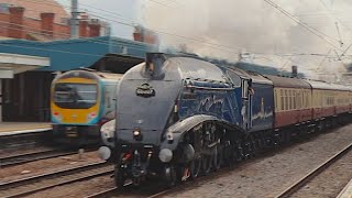 60007 Sir Nigel Gresley storms Doncaster with The Christmas White Rose  44871 amp 45596  161124 [upl. by Neile418]