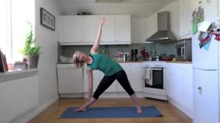 Triangeln  Extended triangle pose  Utthita Trikonasana [upl. by Ardnaiek117]