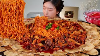 ASMR 매콤한 쭈꾸미볶음 냉동삼겹살 쌈싸먹기 리얼먹방  Pork belly Stirfried spicy webfoot octopus MUKBANG [upl. by Shornick]