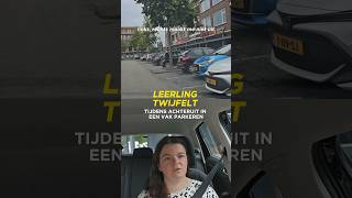 Achteruit in een vak parkeren 🛞 rijbewijs rijschool funny drivinglessons car [upl. by Lennahs]